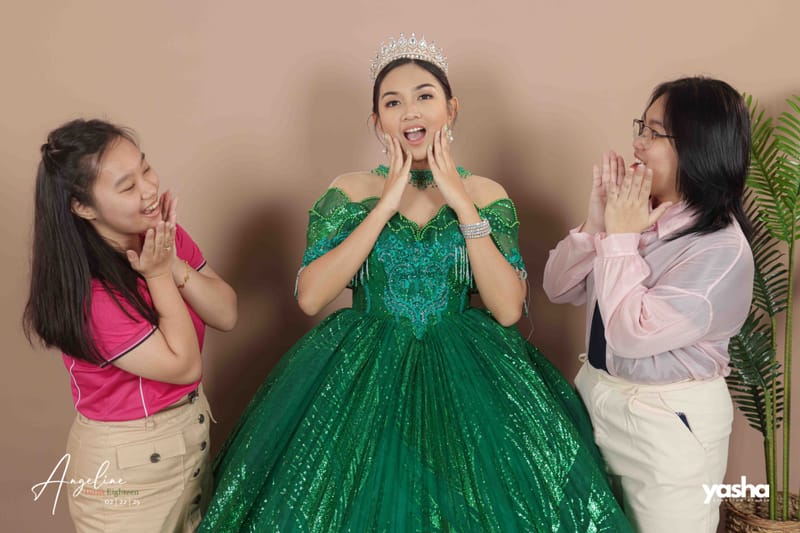 Onsite Studio - Angeline (DEBUT)