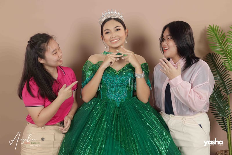 Onsite Studio - Angeline (DEBUT)