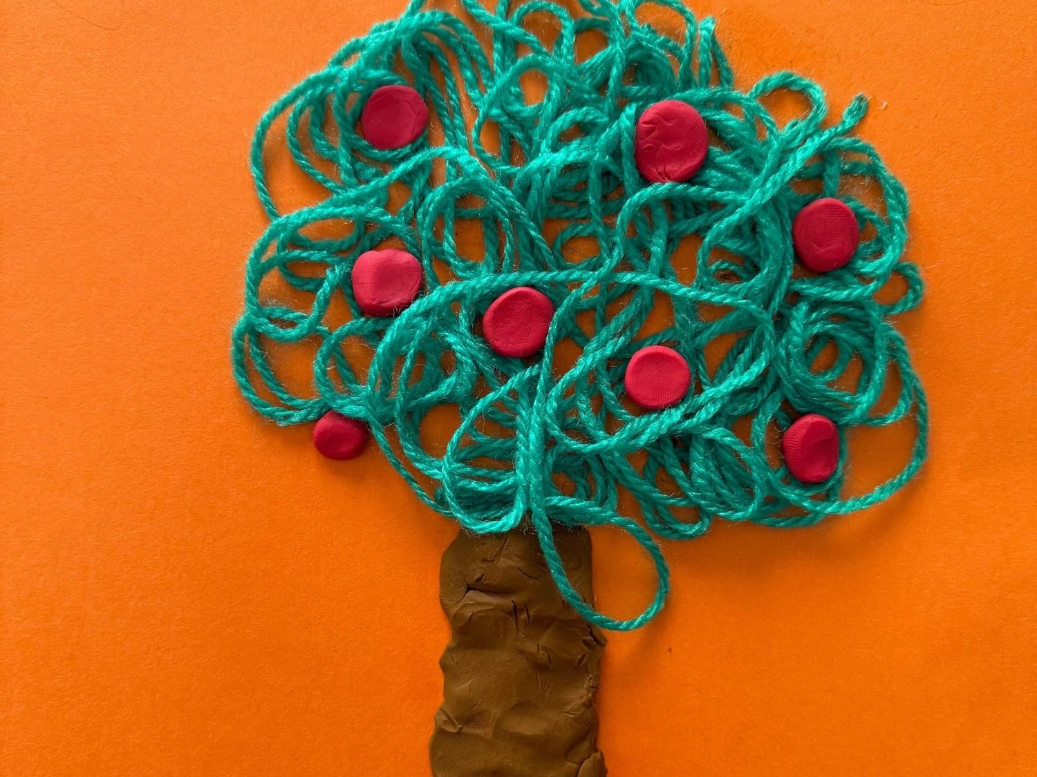 06. Να μην πετάμε τα χαρτιά στα σκουπίδια, αλλά στην ανακύκλωση.