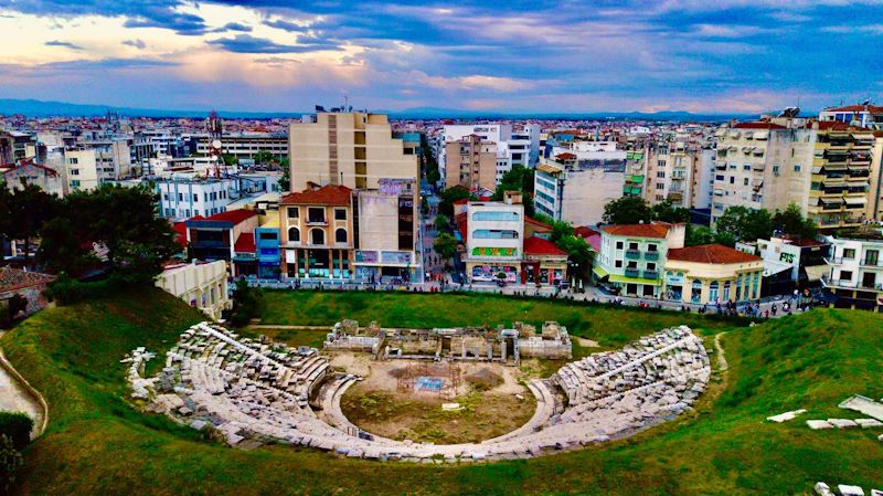 Το Παραμυθάδικο πάει Λάρισα!