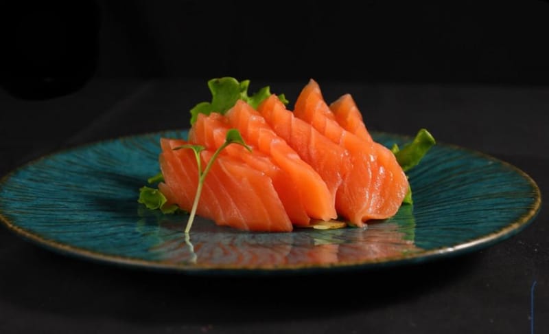 【 Sashimi Salmone 6pz 】