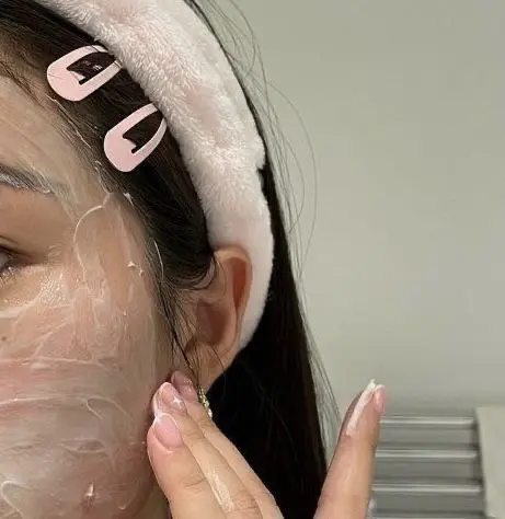 Pourquoi le Double Nettoyage va transformer votre peau ? (Le secret des Coréennes)