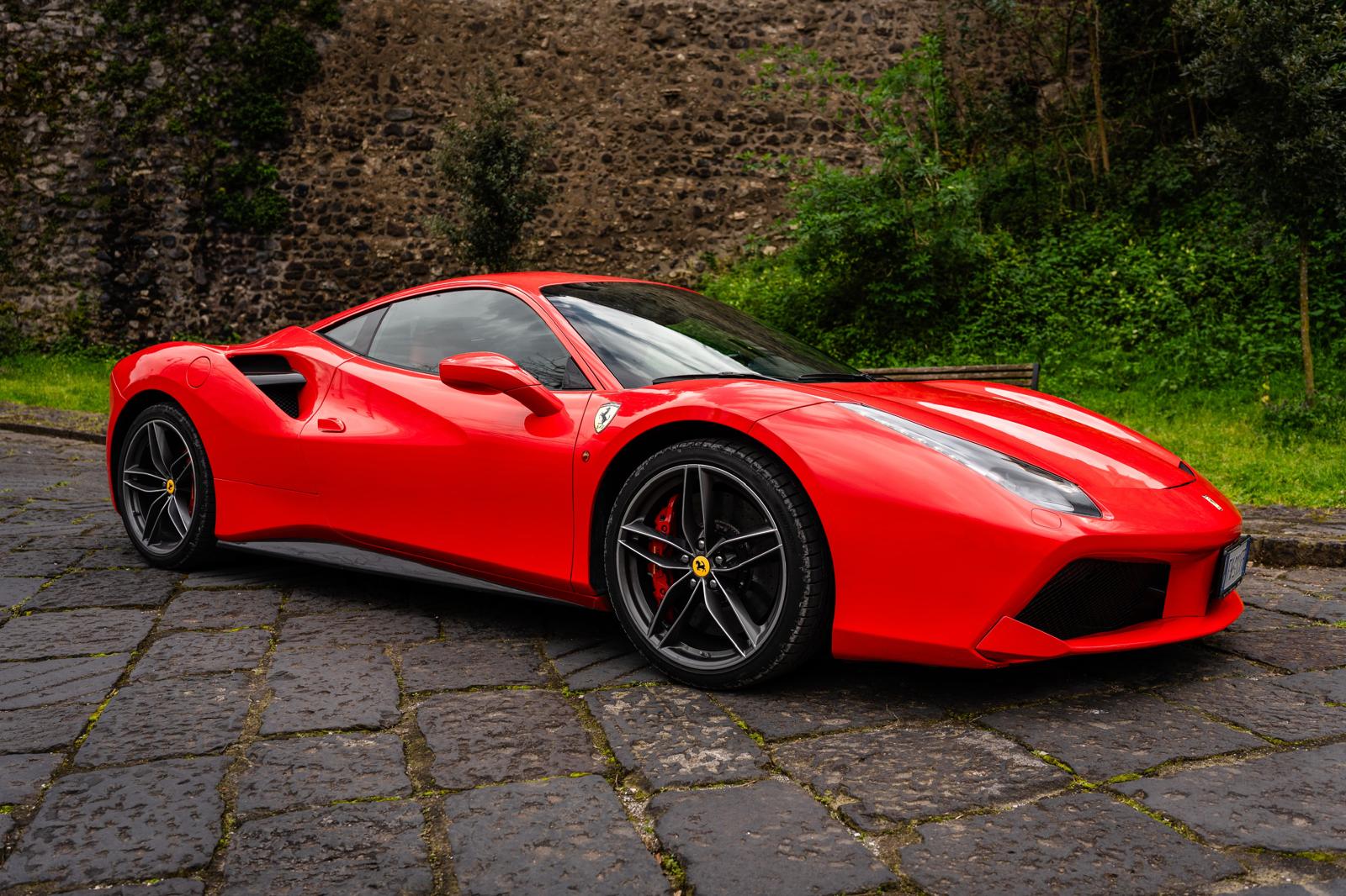 FERRARI 488