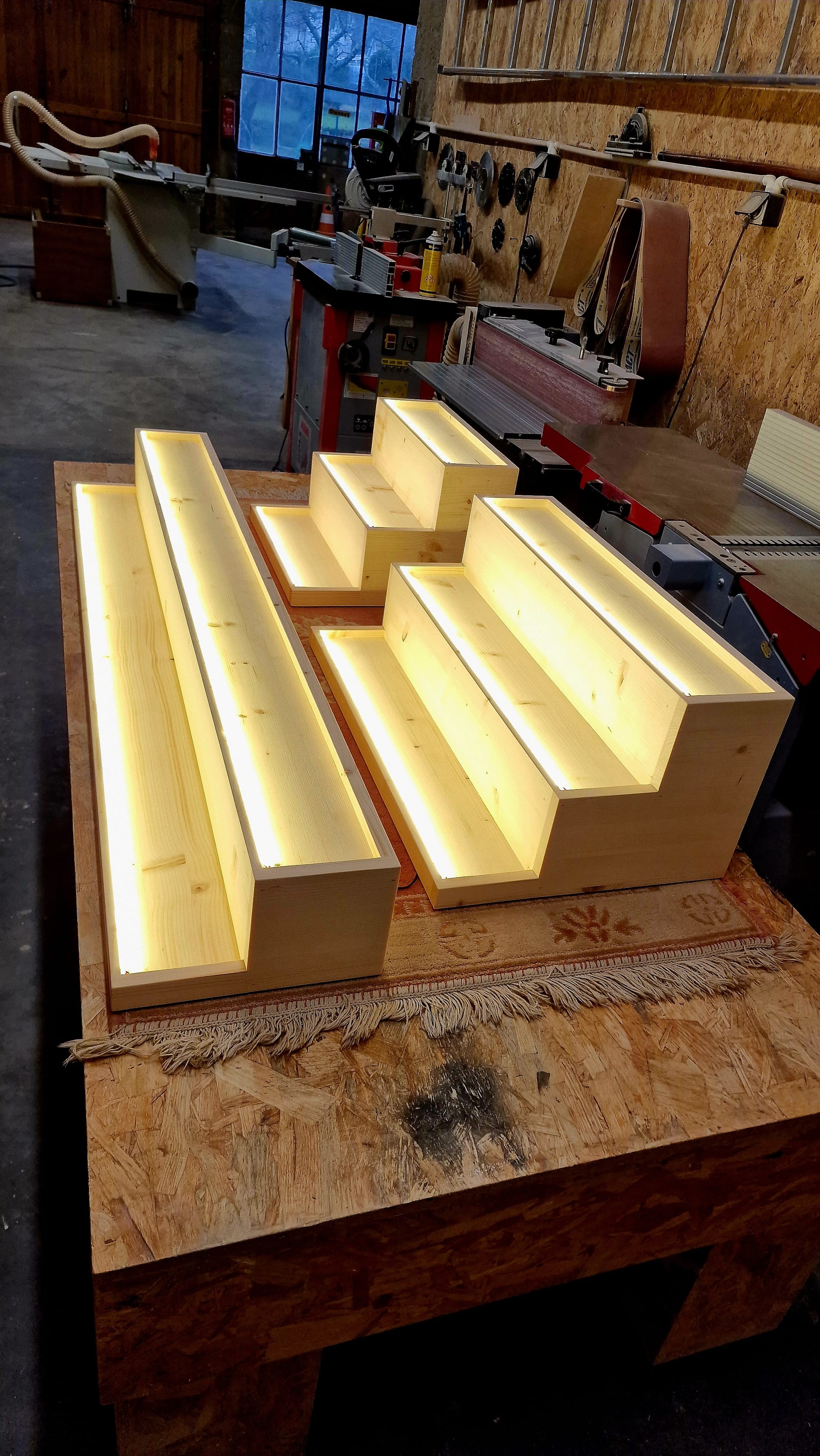 Présentoirs lumineux pour les boutiques CB-Zen