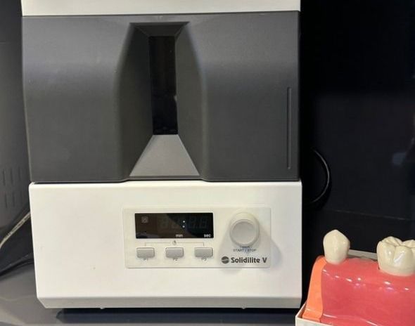 ¡Innovación en Ortho Dental Studio! Nueva cabina para carillas de cerómeros