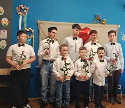 Привітання нашим мамам зі світом Жінки та весни - 8 березня 2025 року