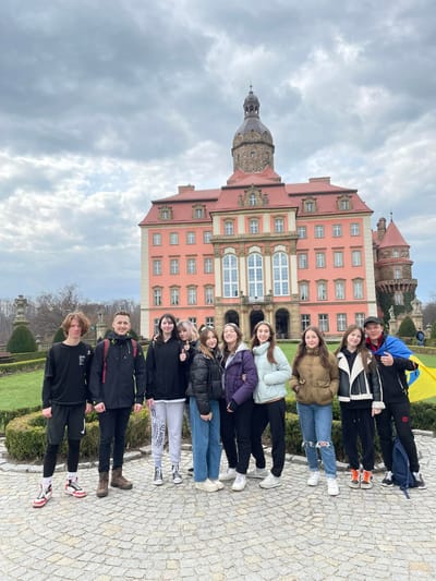 30 березня 2023 року екскурсія до Замок Топач та Кольорових Озер.