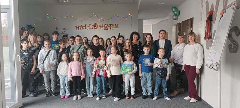 Zadanie na Halloween oparte na opowiadaniu „Zniknięcie w głowie klaczy” z pisarką Anną Dominą  Геловінський квест за  повістю "Зникнення у Кобилячій голові" разом із письменницею Анною Доміною