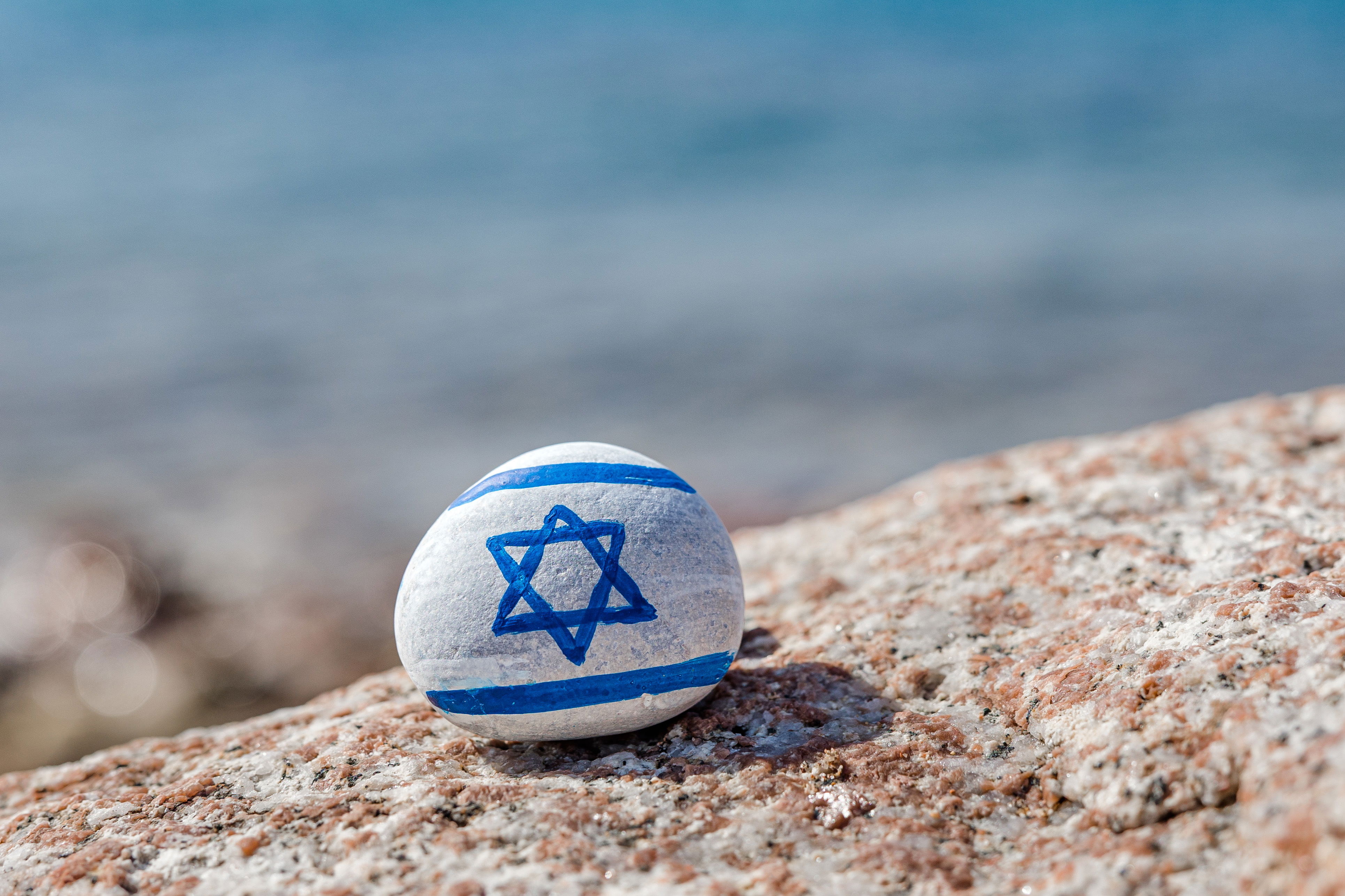 מחפשים חווית נופש איכותית, מרגיעה ומשולבת עם תרבות ובידור?   סטורי הפקות מזמינים אתכם להצטרף לחבילות נופש ייחודיות לגמלאים בהרצליה ונתניה – ערי חוף יפהפיות על קו הים התיכון.  
