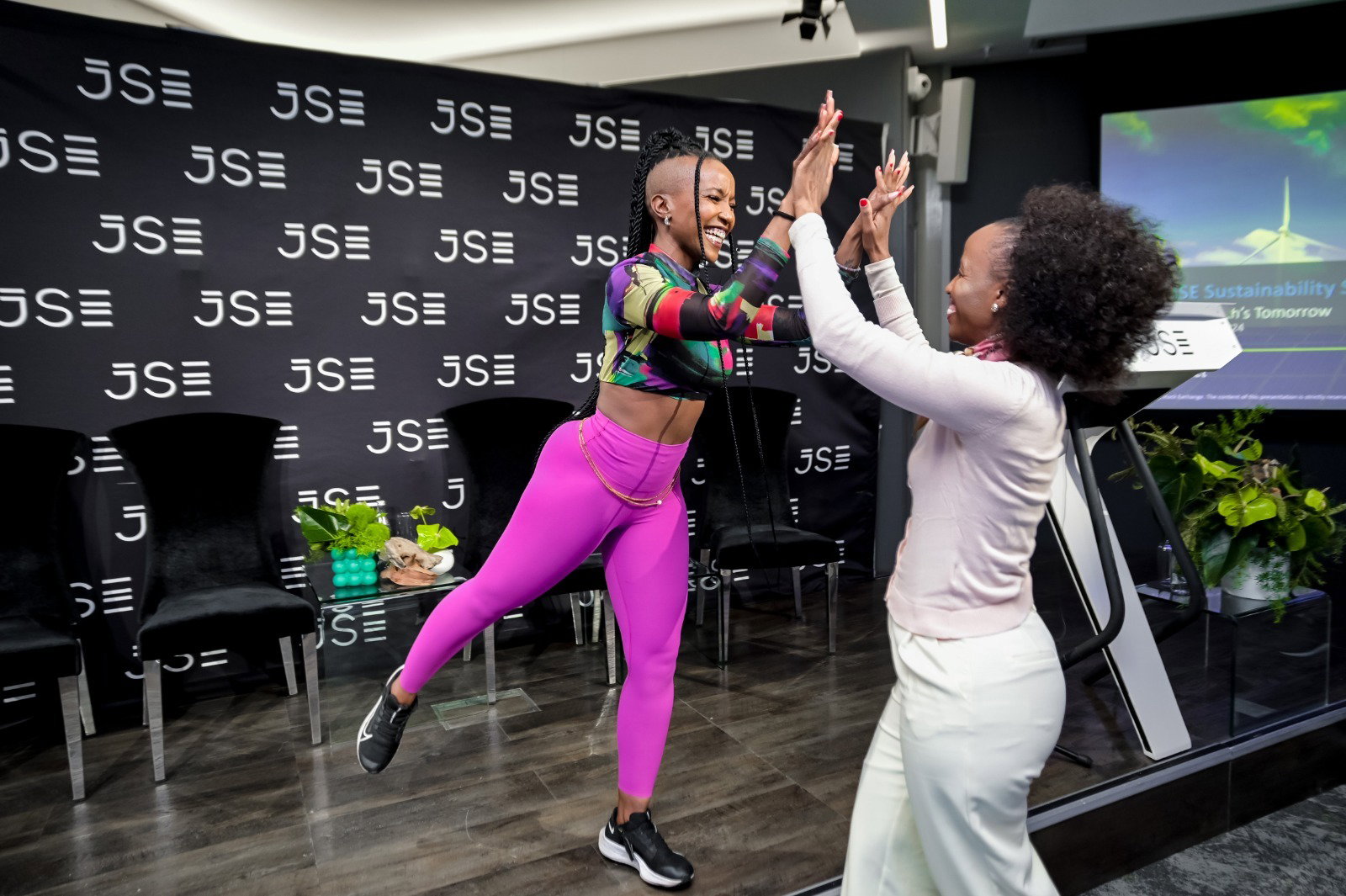 Khanyi Mlambo à la bourse de Johannesburg (JSE)