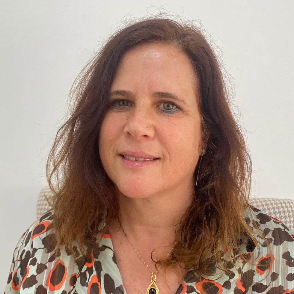 עדנה קרן – פסיכותרפיסטית ומטפלת רגשית ב-EMDR ובפסיכודרמה M.A
