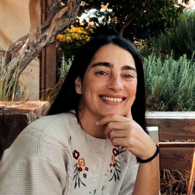 עירית חכם שלו - פסיכותרפיסטית | מטפלת רגשית גופנית (ביוסינתזה) | טיפול רגשי למבוגרים בהרצליה ובזום