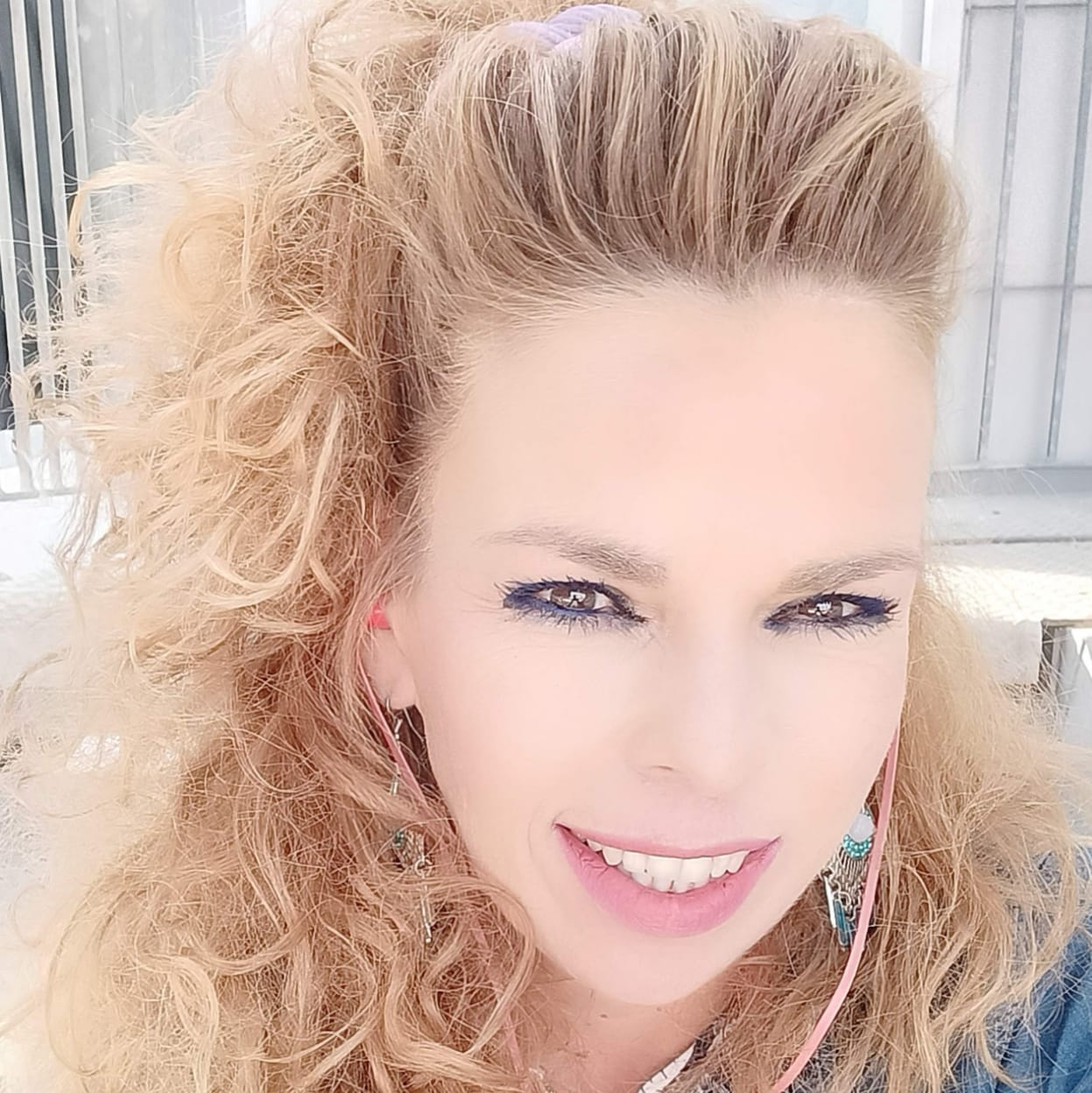 אושרת ינוביץ' - פסיכותרפיסטית M.A | טיפול רגשי לנוער, מבוגרים והגיל השלישי | הנחיית קבוצות והדרכת הורים באשקלון