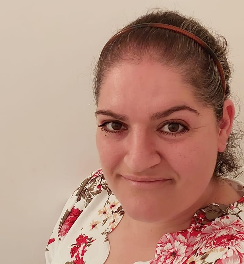 נועה רחמני מקטובי – מטפלת רגשית למבוגרים אונליין בזום, עובדת סוציאלית קלינית MSW