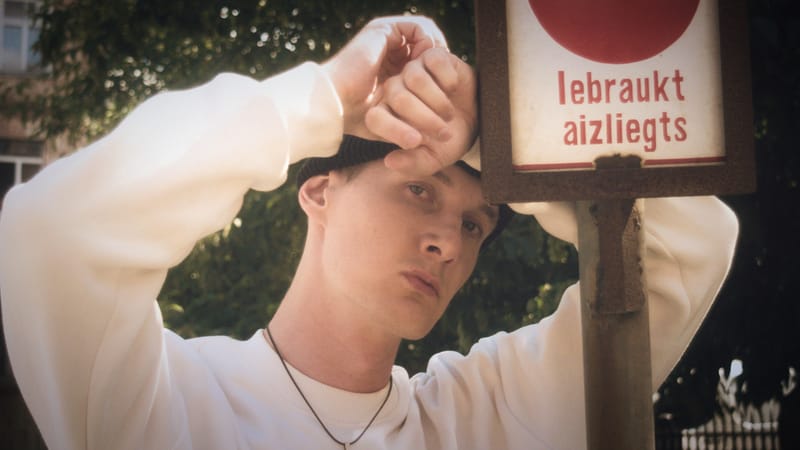 “Ledus Laikmets”! Jauna dziesma un video no latviešu indīmūziķa “Mo Aspen”