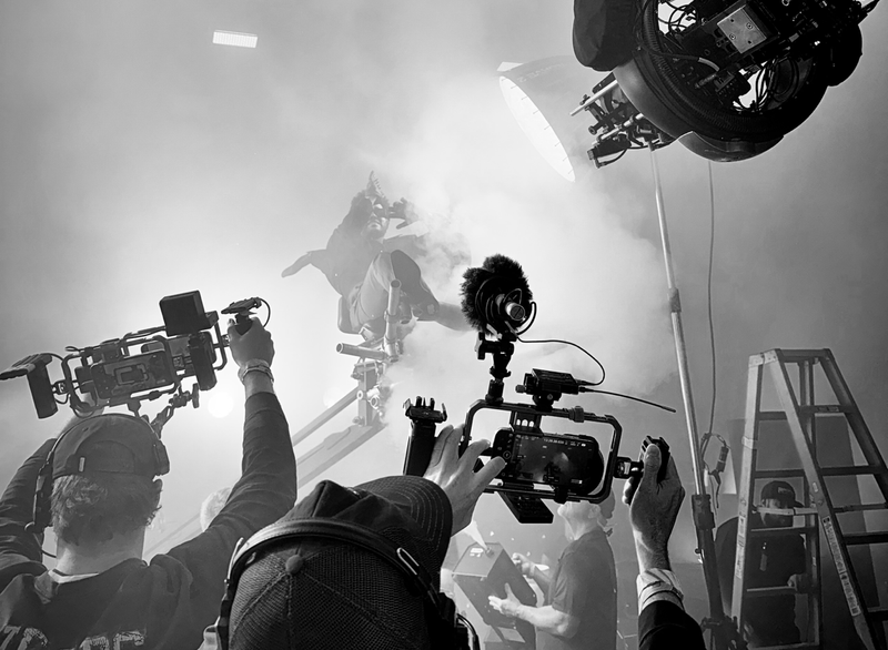 The Weeknd jauns singls "Dancing In The Flames"