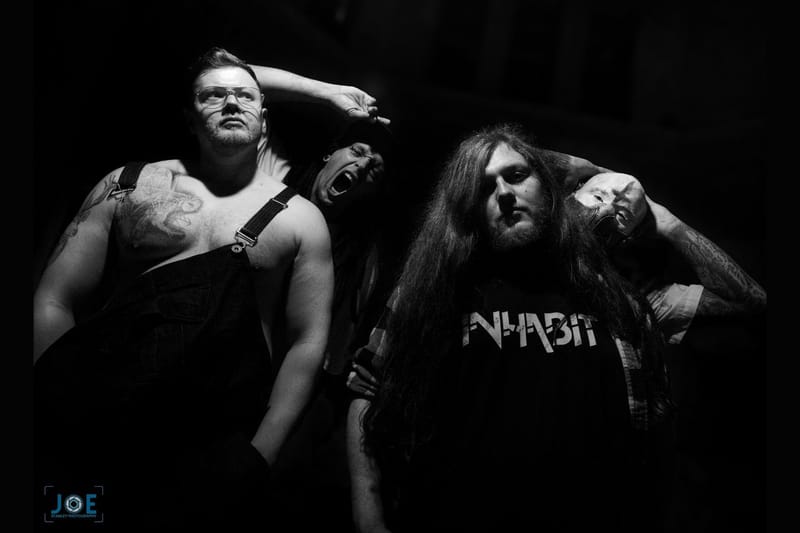 Lūk, tā jāraksta ņūmetāls! Kārlis Martinsons ar Liverpūles grupu INHABIT UK izdevis albumu BURNOUT