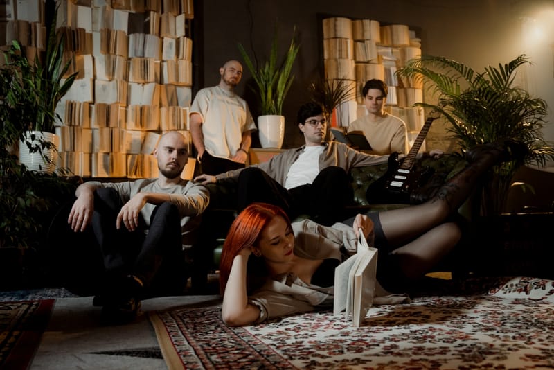 Spēcīgi skanošs jaunums Latvijas alternatīvajā mūzikā! AMBER CREEK - The Void