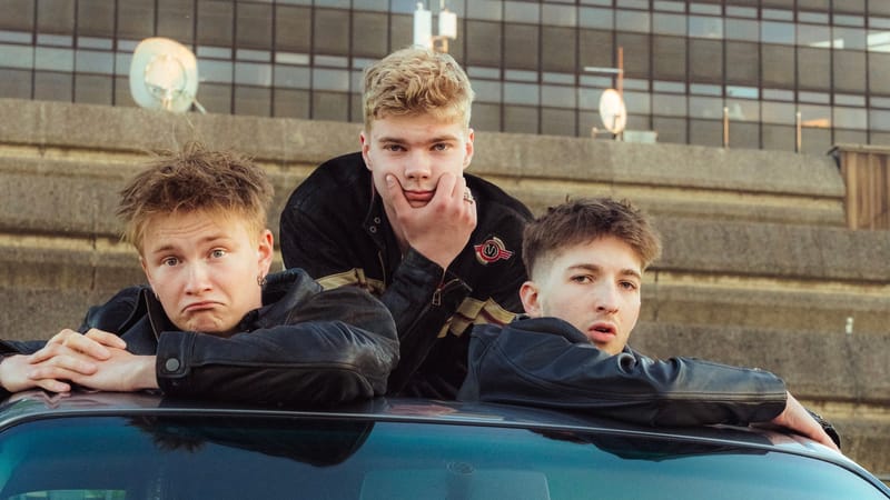 "The Rollkeys" ieraksta jauneklīgu blūzroka singlu ar ironisku vēstījumu