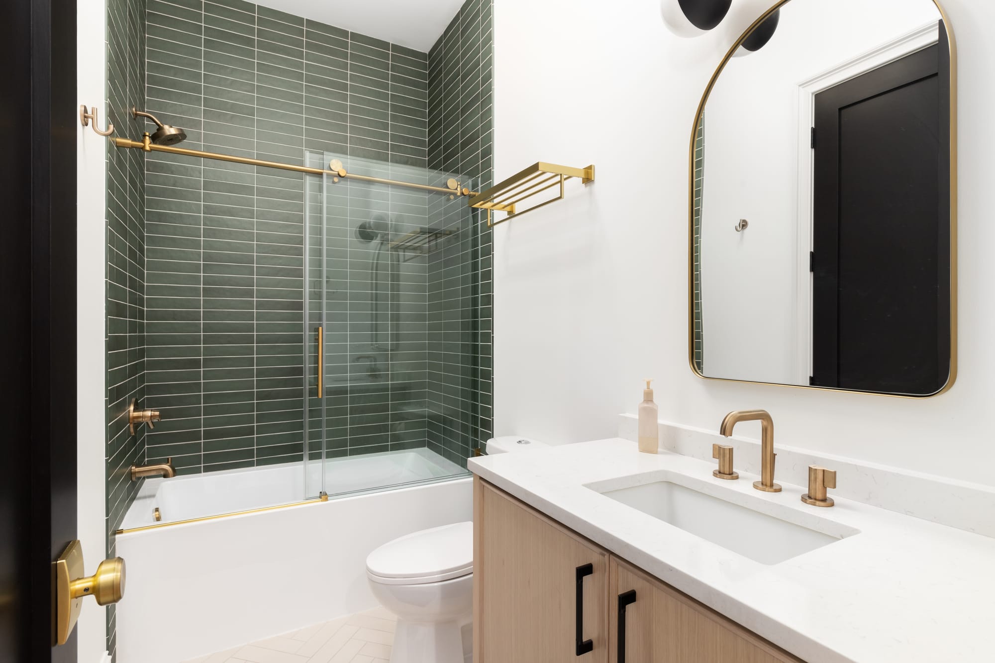 BATHROOMS MAKEOVER