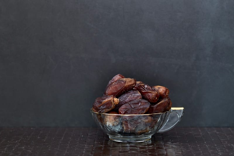 القيمة الغذائية لتمر عجوة في المدينة الفاخر في مزرعة نافع