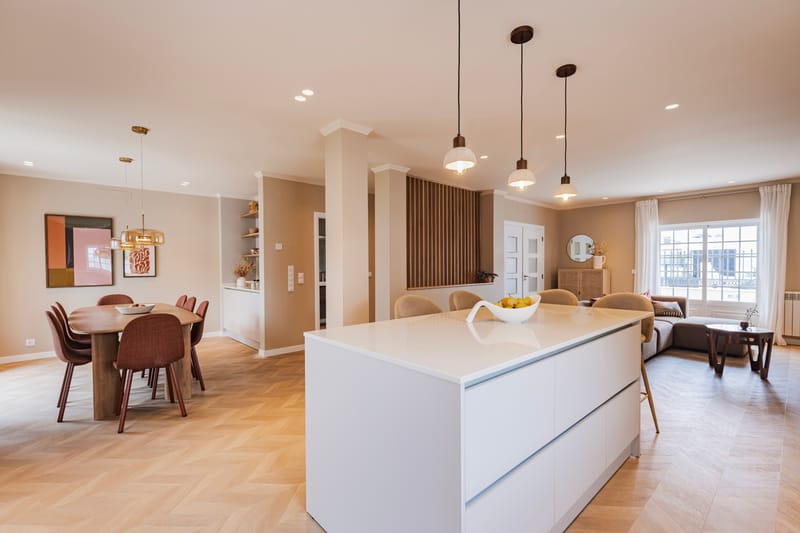 Contemporary Family Home in Aroeira