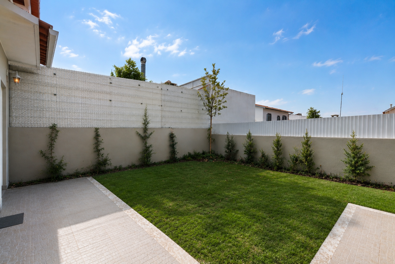 Contemporary Family Home in Aroeira