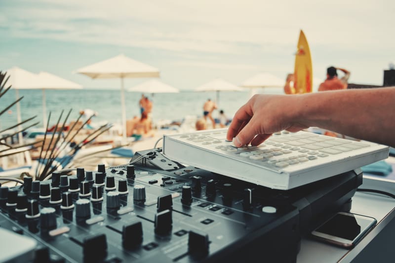 Walentynkowy wyjazd dla dorosłych – DJ, Ekspert i Egipt z Aisha Travel!