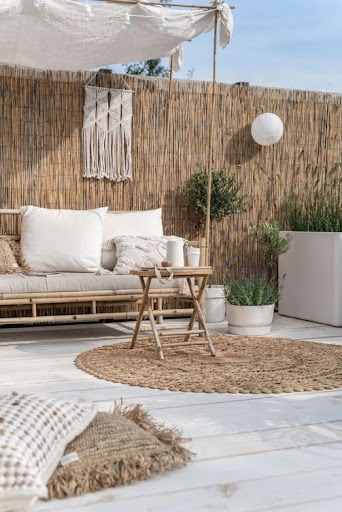 تصاميم طبيعية وخشبية أنيقة للمساحات الخارجية | بامبو هات