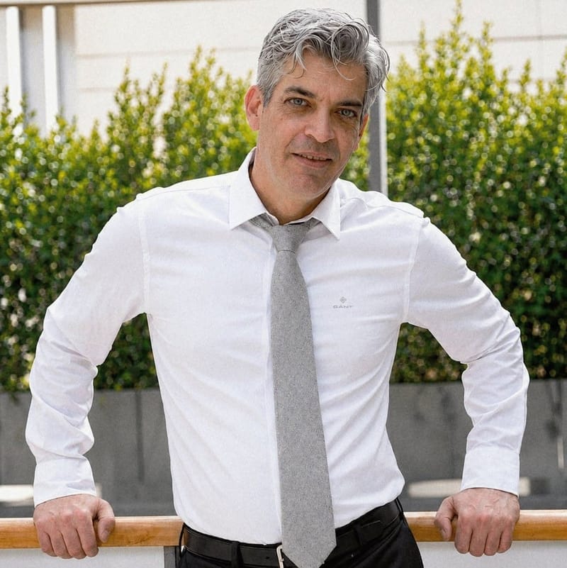 מֵעֵת לְעֵט מוֹפָע סוֹפֵר לַקָּהָל הָרָחָב