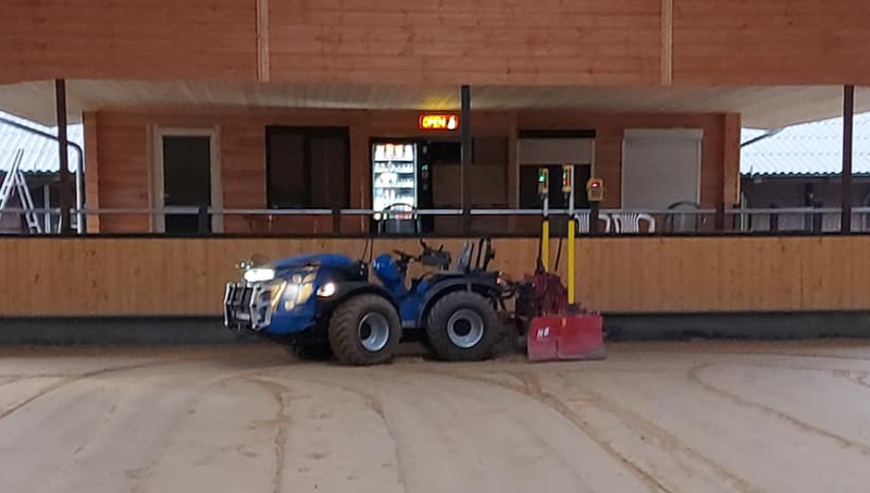 Buitenrijbanen voor paarden – Aanleg, drainage & herstel