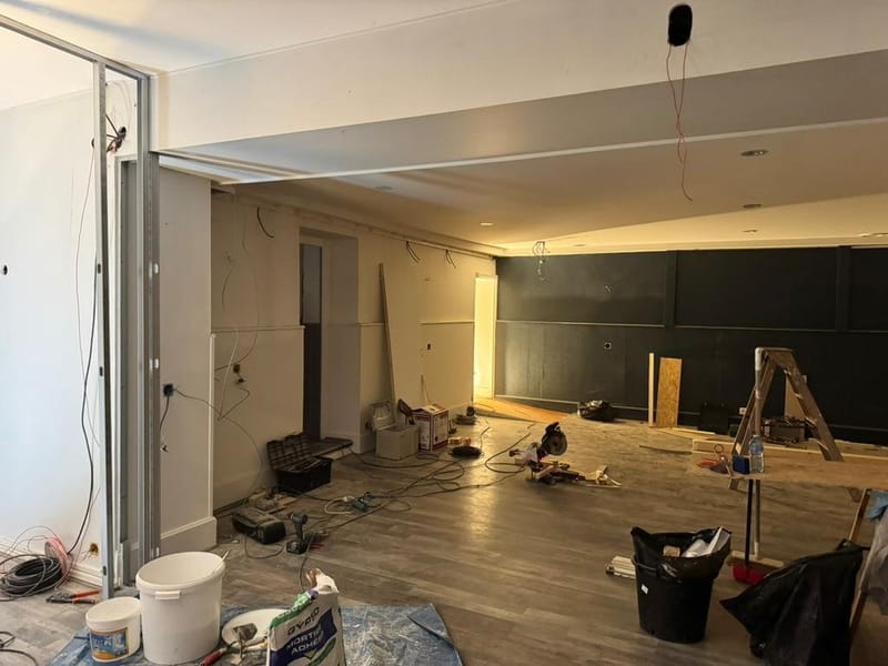 Local avant et pendant les travaux ...