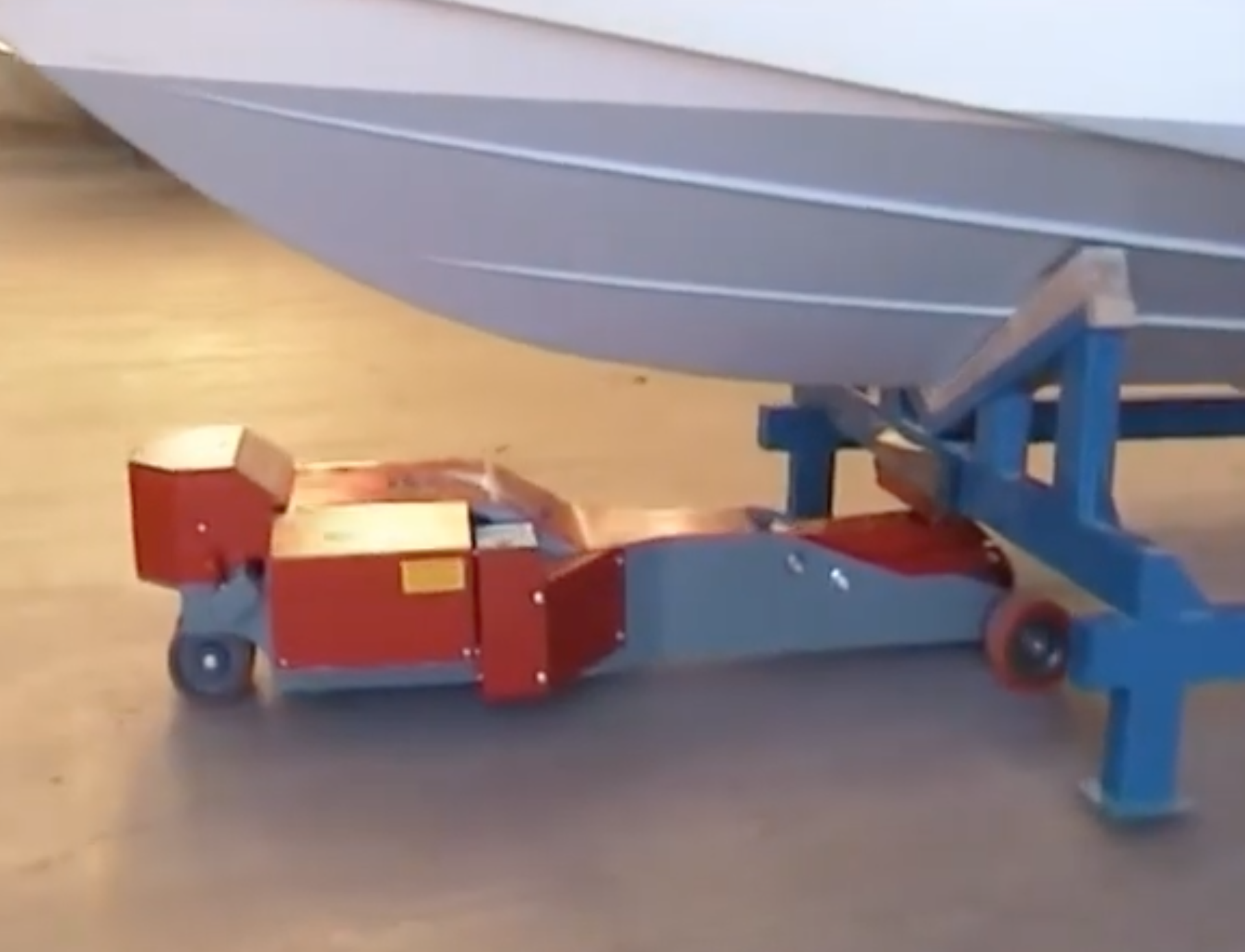 Traslado de cargas pesadas en sus talleres de producción