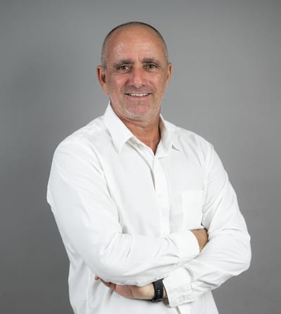 A Hebrew Podcast Featuring a CEO Discussing How Innovative Core Systems Are Transforming the Insurance Industry