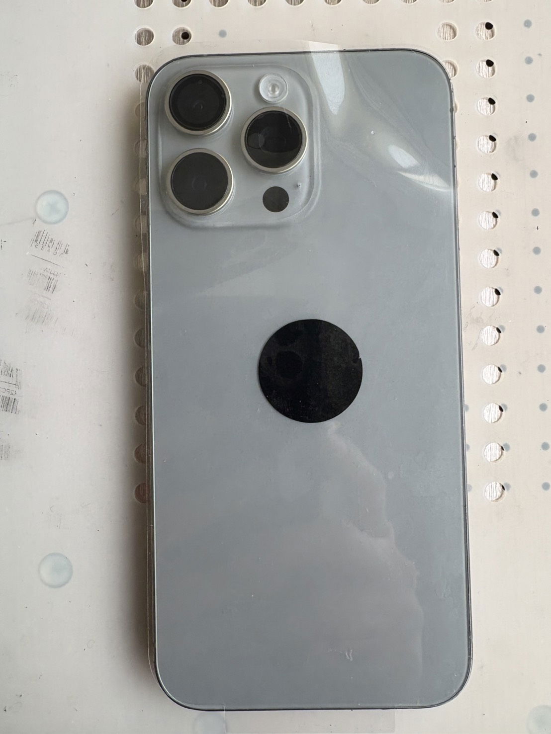 iPhone15Pro 背面パネル交換、背面パネル交換 高田馬場、iPhone修理 高田馬場