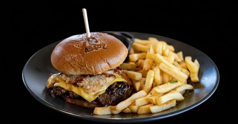 Pulled braise beef burger