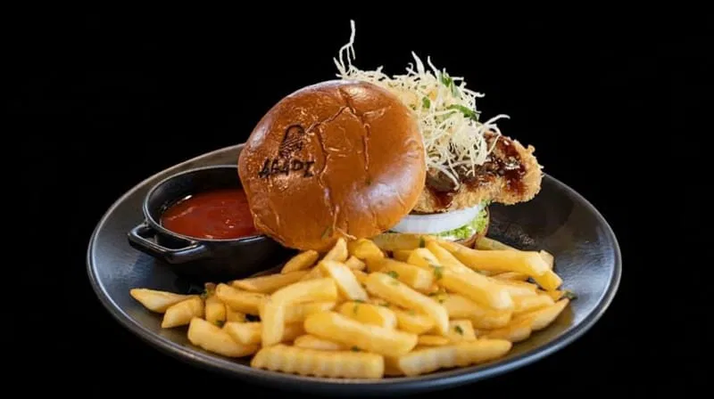 CRUNCHY CHICKEN برجر كرانشي الدجاج