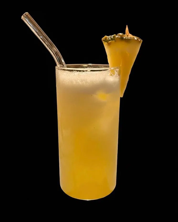 Fresh pineapple juice عصير اناناس طازج