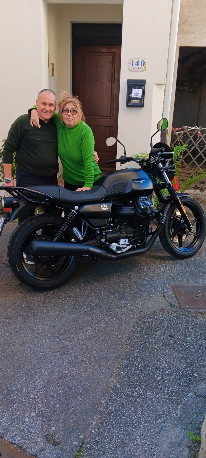 MOTO GUZZI  V7 Stone