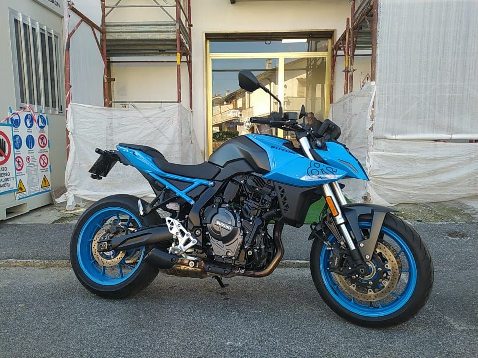 SUZUKI  GSX - 8S