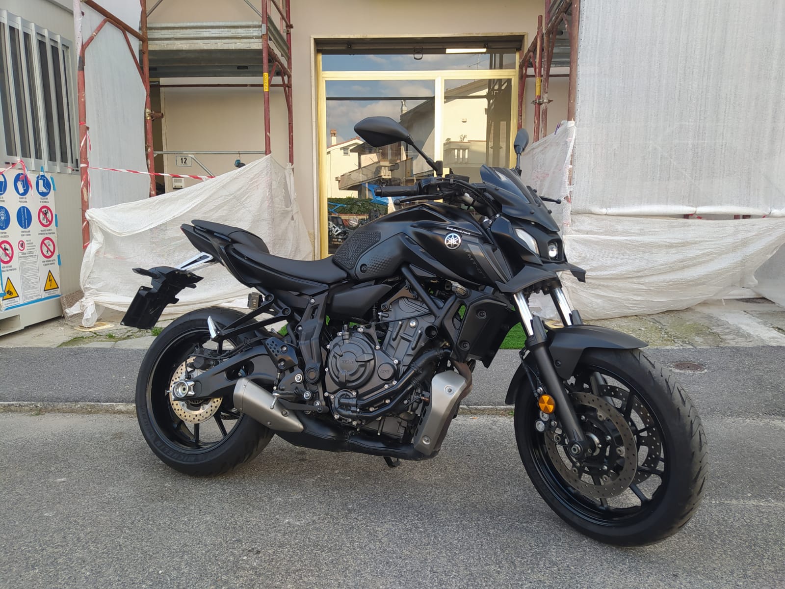 YAMAHA  MT - 07
