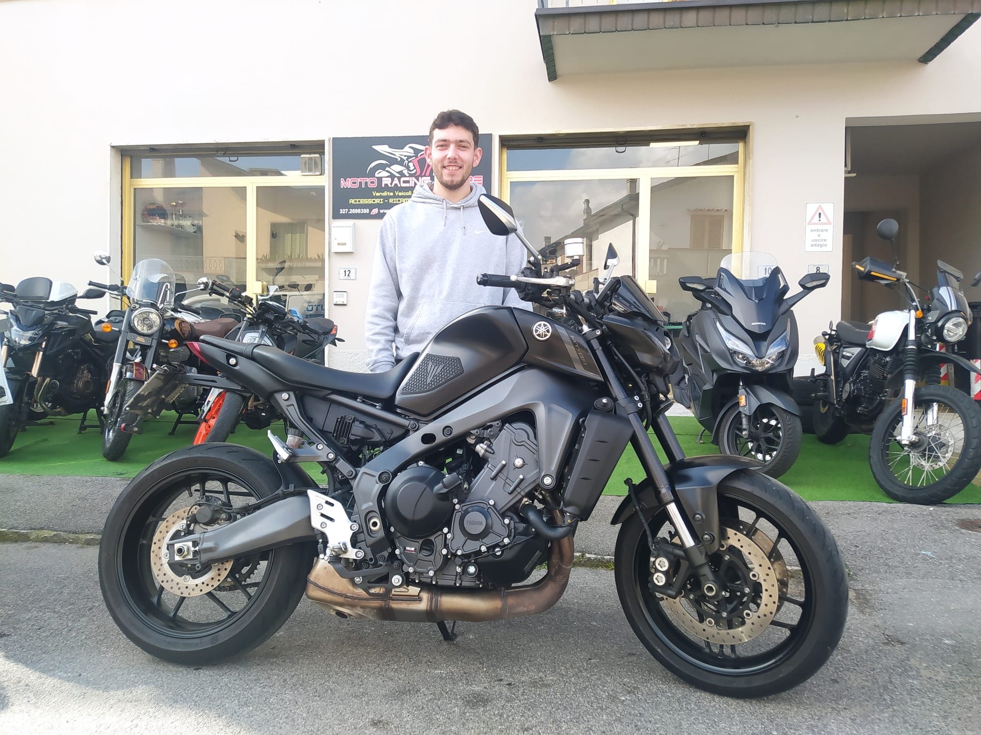 YAMAHA  MT-09