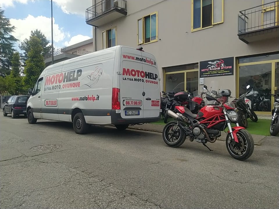 DUCATI mONSTER 796+