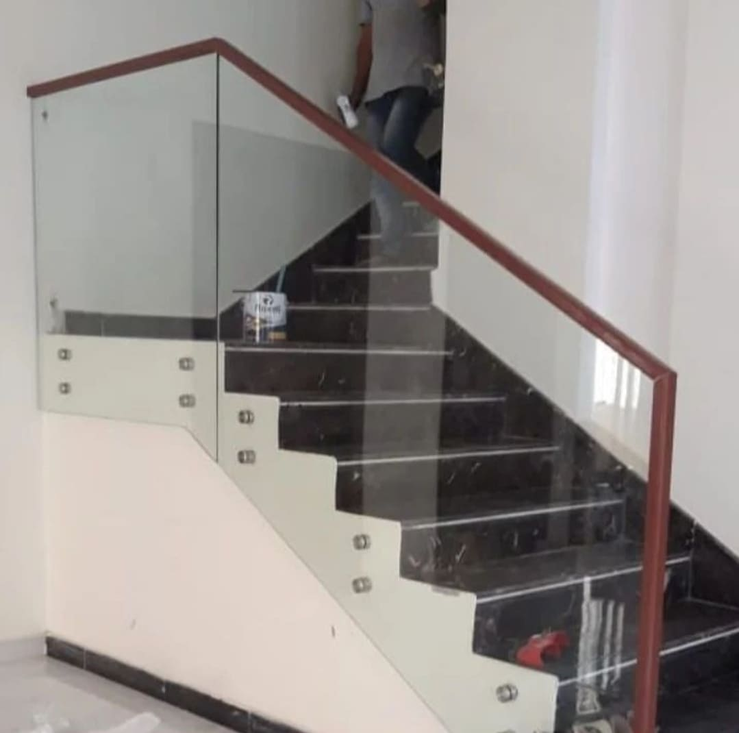 درابزين زجاج سيكوريت مودرن بالدمام