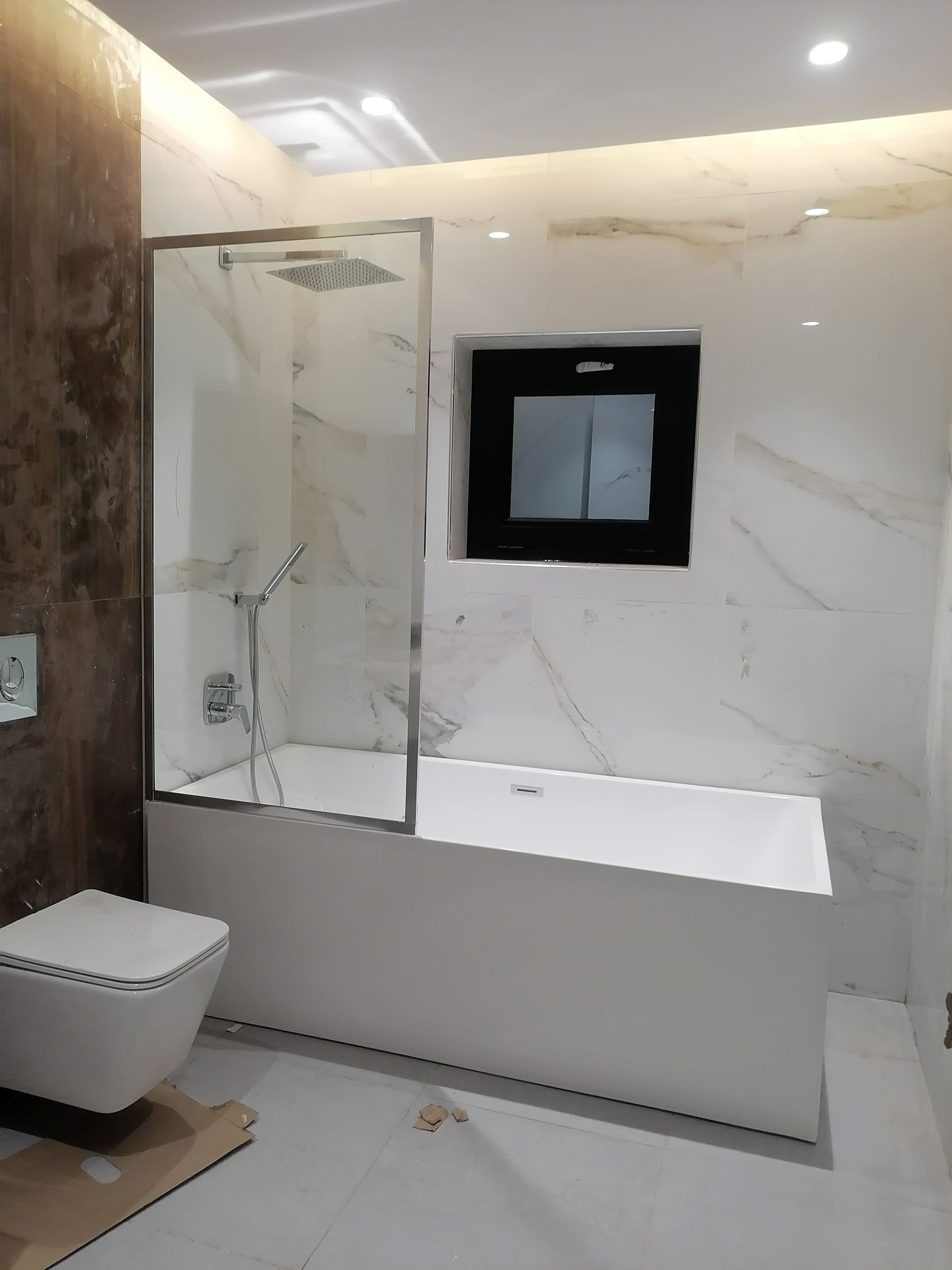 حاجز زجاج ايطار فضي بالدمام والخبر