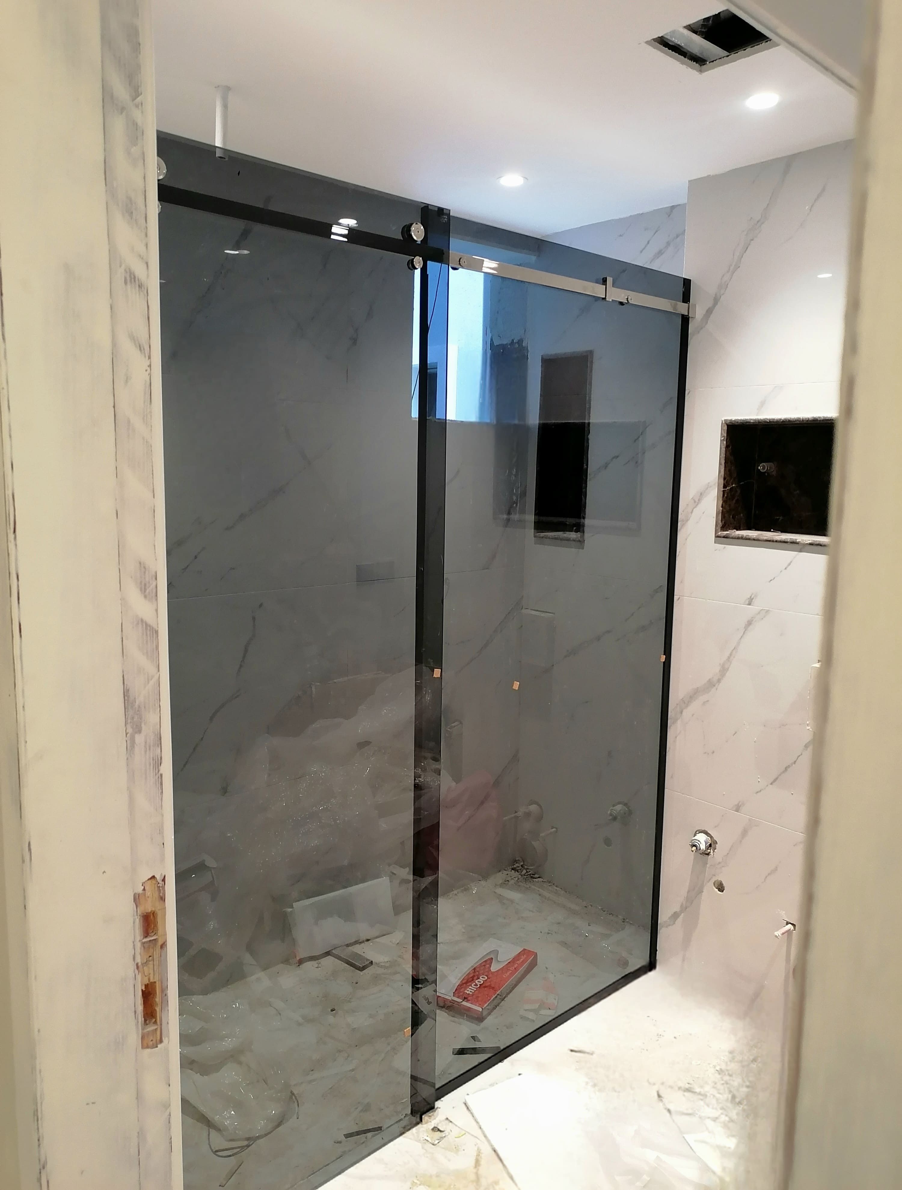 كابينة شاور زجاج اسود سحاب بالدمام الخبر