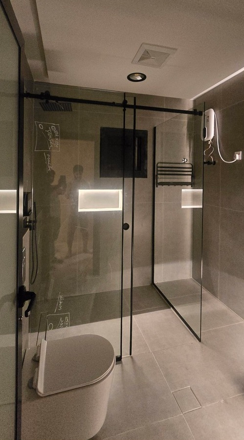 كابينة شاور زجاجية شفافة سيكوريت بالخبر.