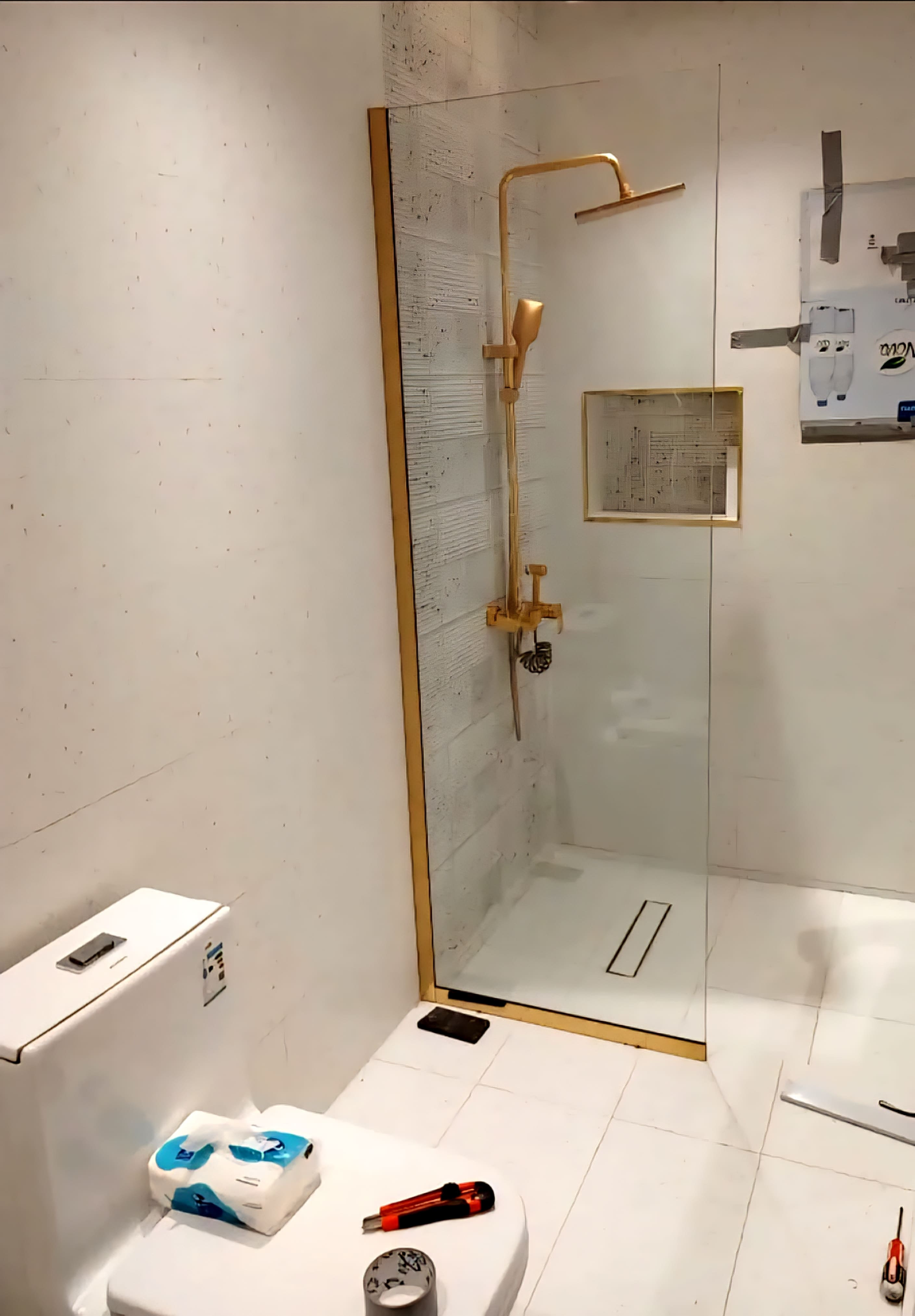 حاجز شاور ايطار ذهبي بالدمام الشرقية