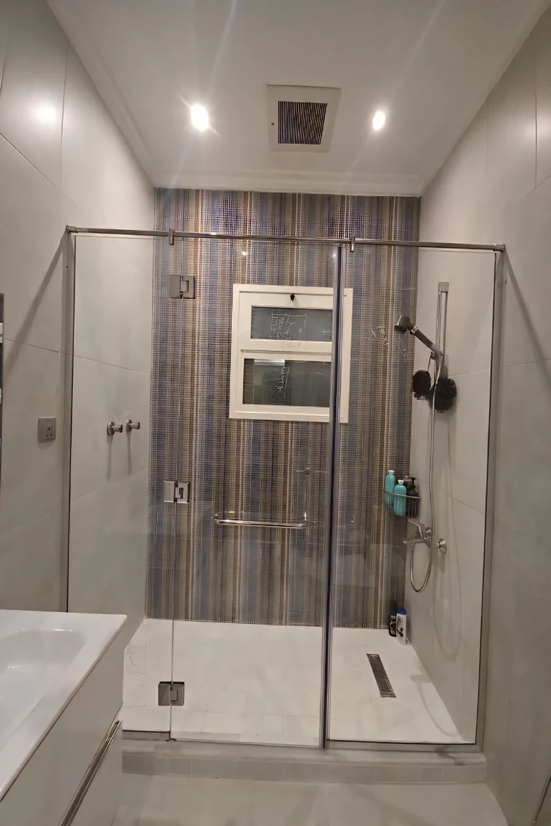 زجاج دورة المياه