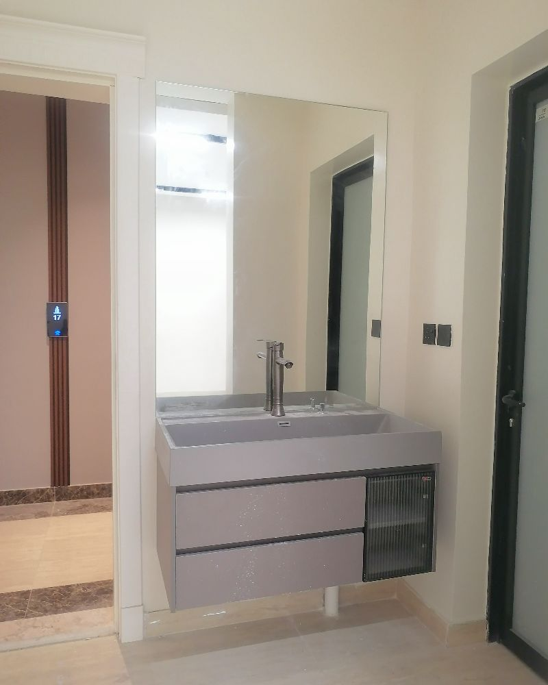 محل زجاج ومرايا الرياض